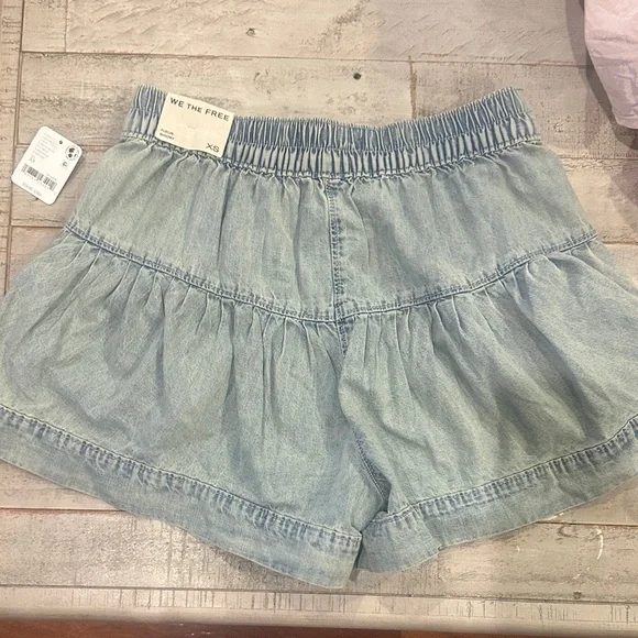 We The Free Fleur Denim Shorts Belle Blue sold out online NWT - Picture 4 of 9
